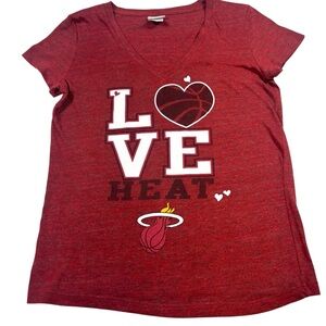 NBA Miami Heat‎ Women T-shirt Large Red Logo sports basketball V-Neck